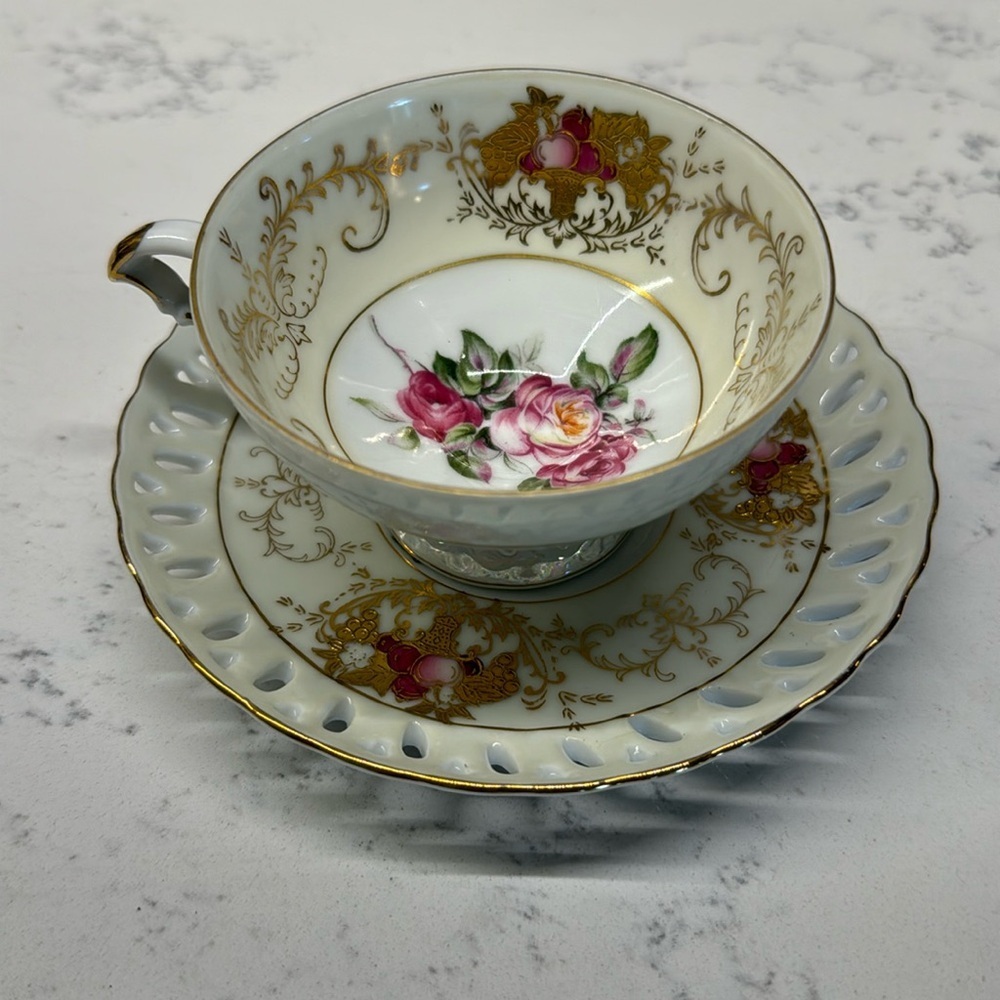 Vintage Del Mar Japan Teacup and Saucer Hand Painted 24K Gold Post WWII., Floral